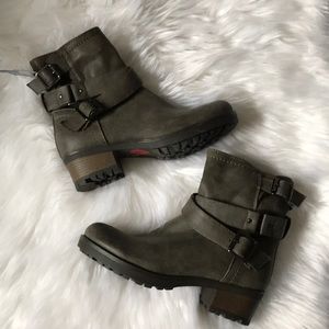 Brand New White Mountain Boots!